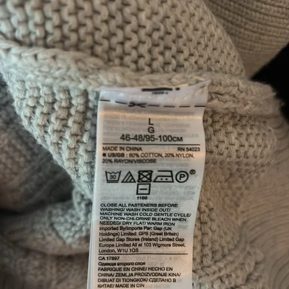 Banana Republic light gray cable knit crewneck sweater with button detail size L - Picture 6 of 6